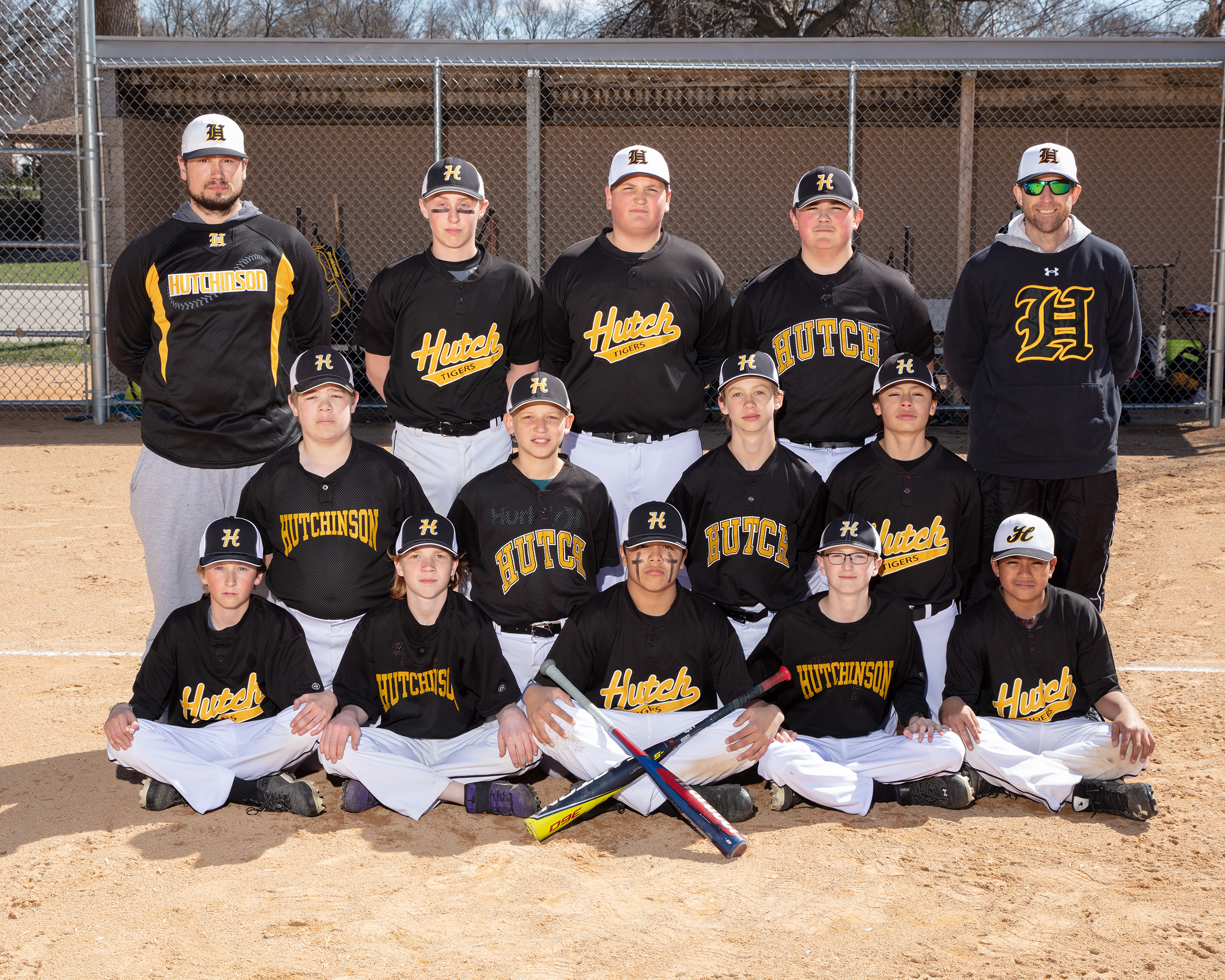 group photo of middle school baseball team